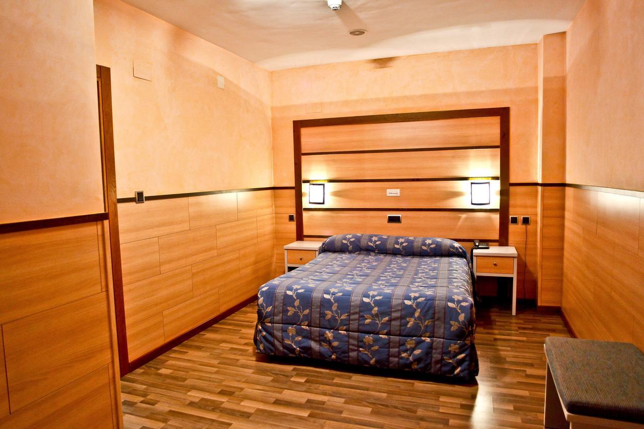 Hotel Pio XII フミーリャ エクステリア 写真