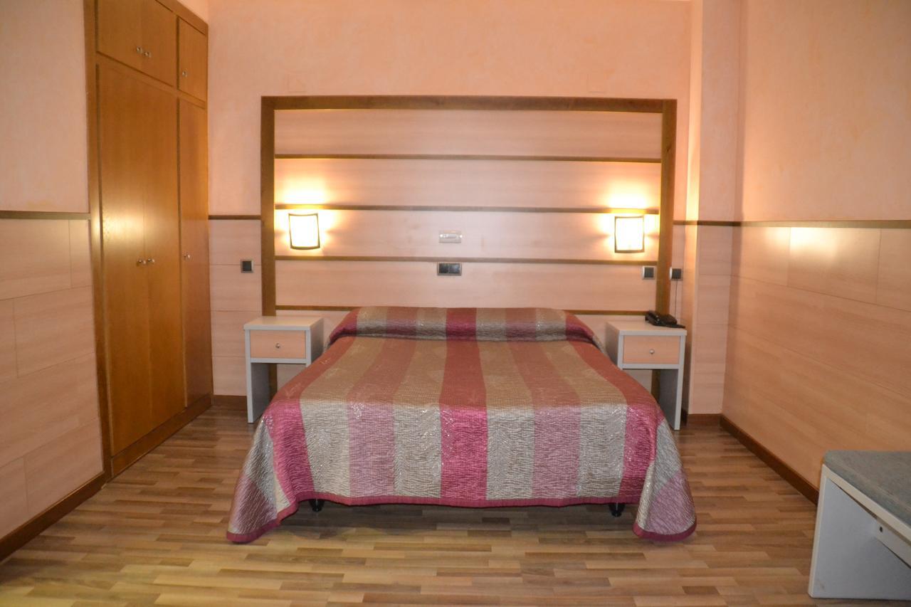 Hotel Pio XII フミーリャ エクステリア 写真